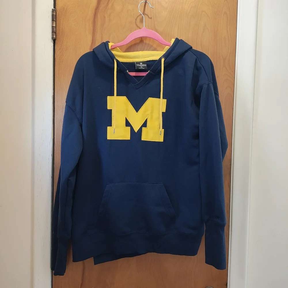 Go Blue 💙 💛 UofMichigan V Neck Women's Hoodie. Size XL Runs Very Small. - Picture 1 of 4